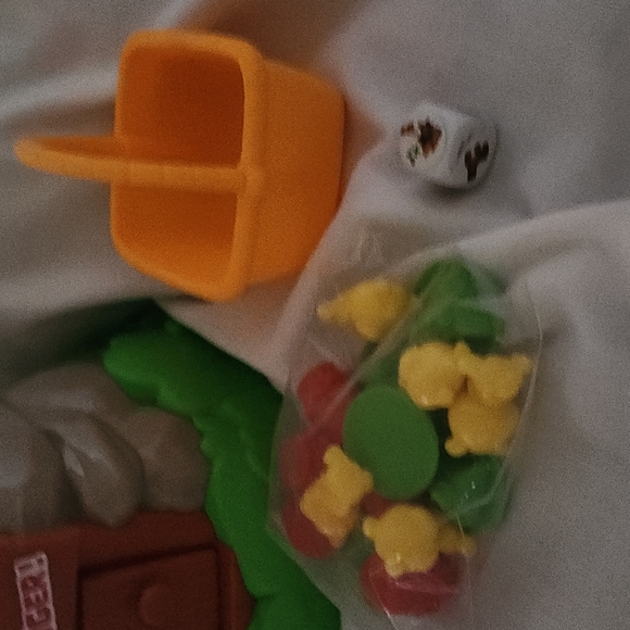 Goliath, Beware of the bear game. - Picture 9 of 12